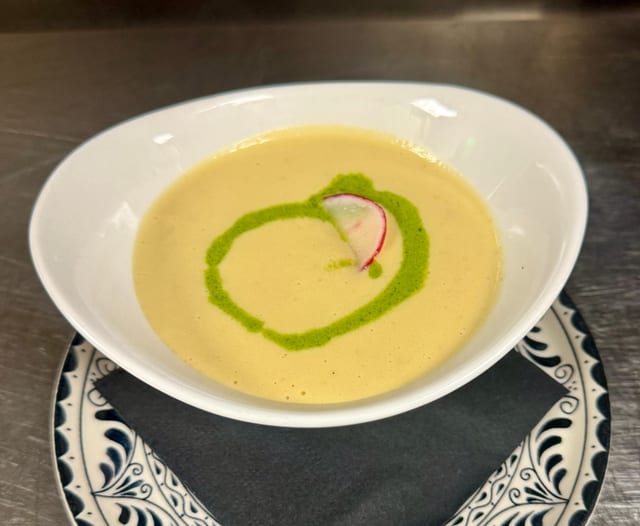 Sopa Flor de Calabaza.